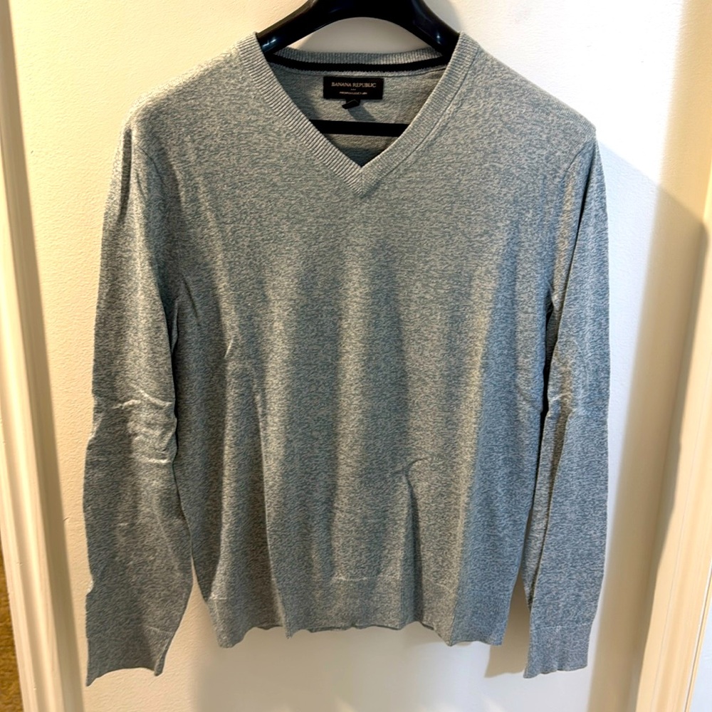 Vneck sweater, marled green, size S
